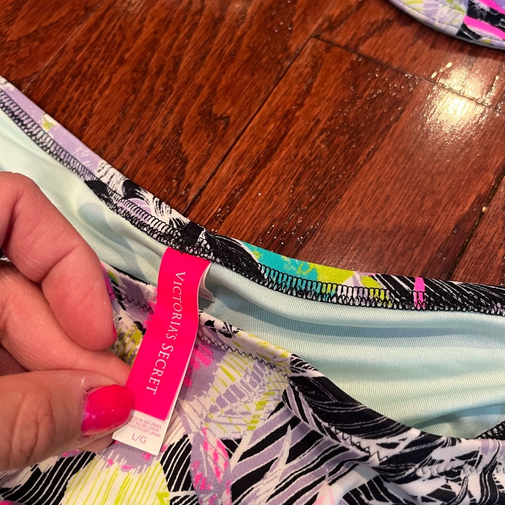 Victoria Secret bikini - Picture 7 of 13